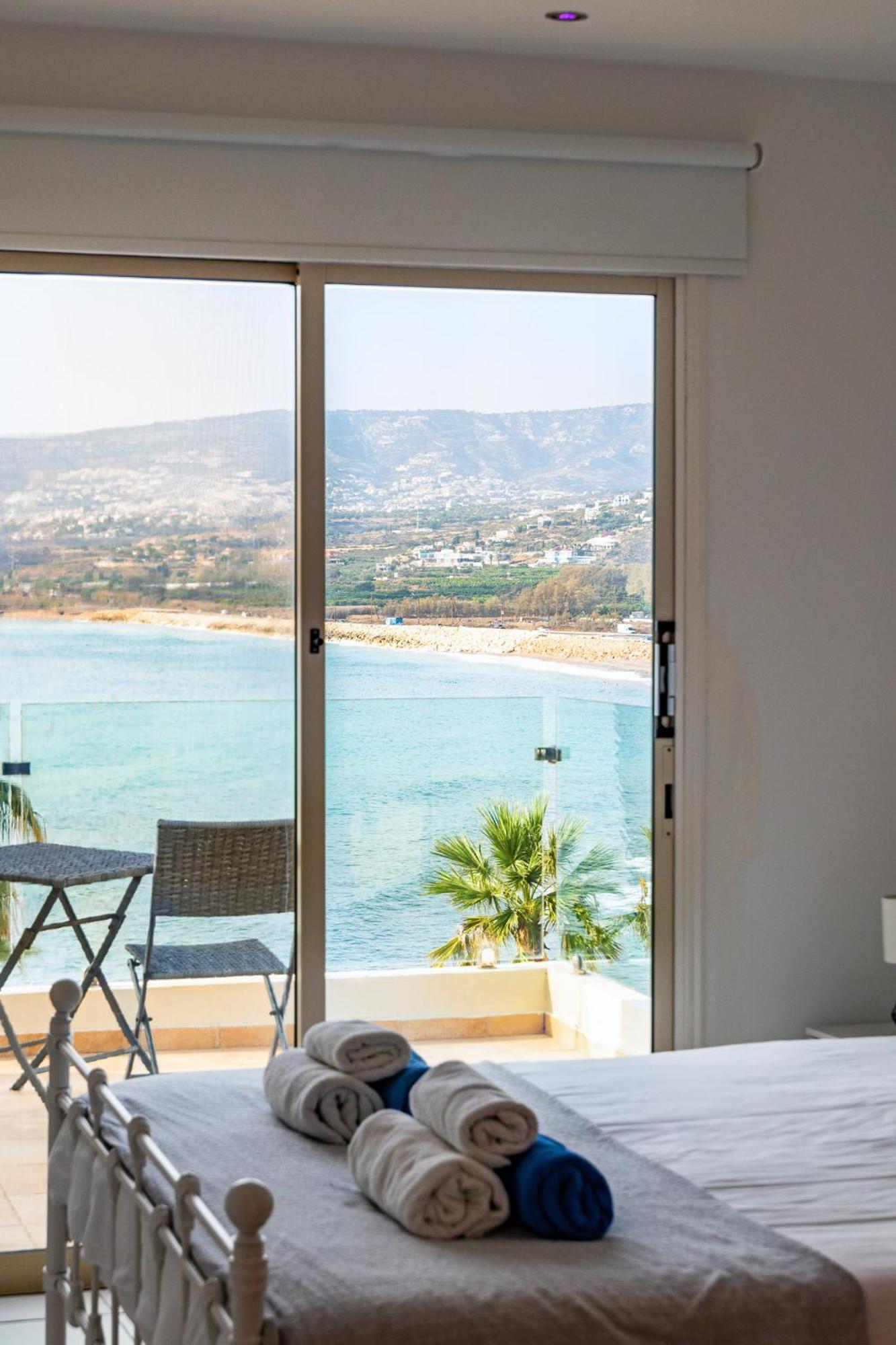 Beach Front Villa Mer Blu By Ezoria Villas Coral Bay Eksteriør billede