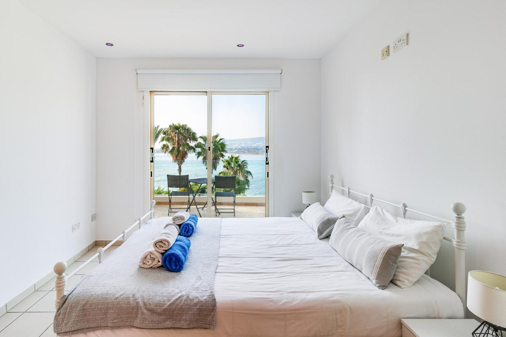 Beach Front Villa Mer Blu By Ezoria Villas Coral Bay Eksteriør billede