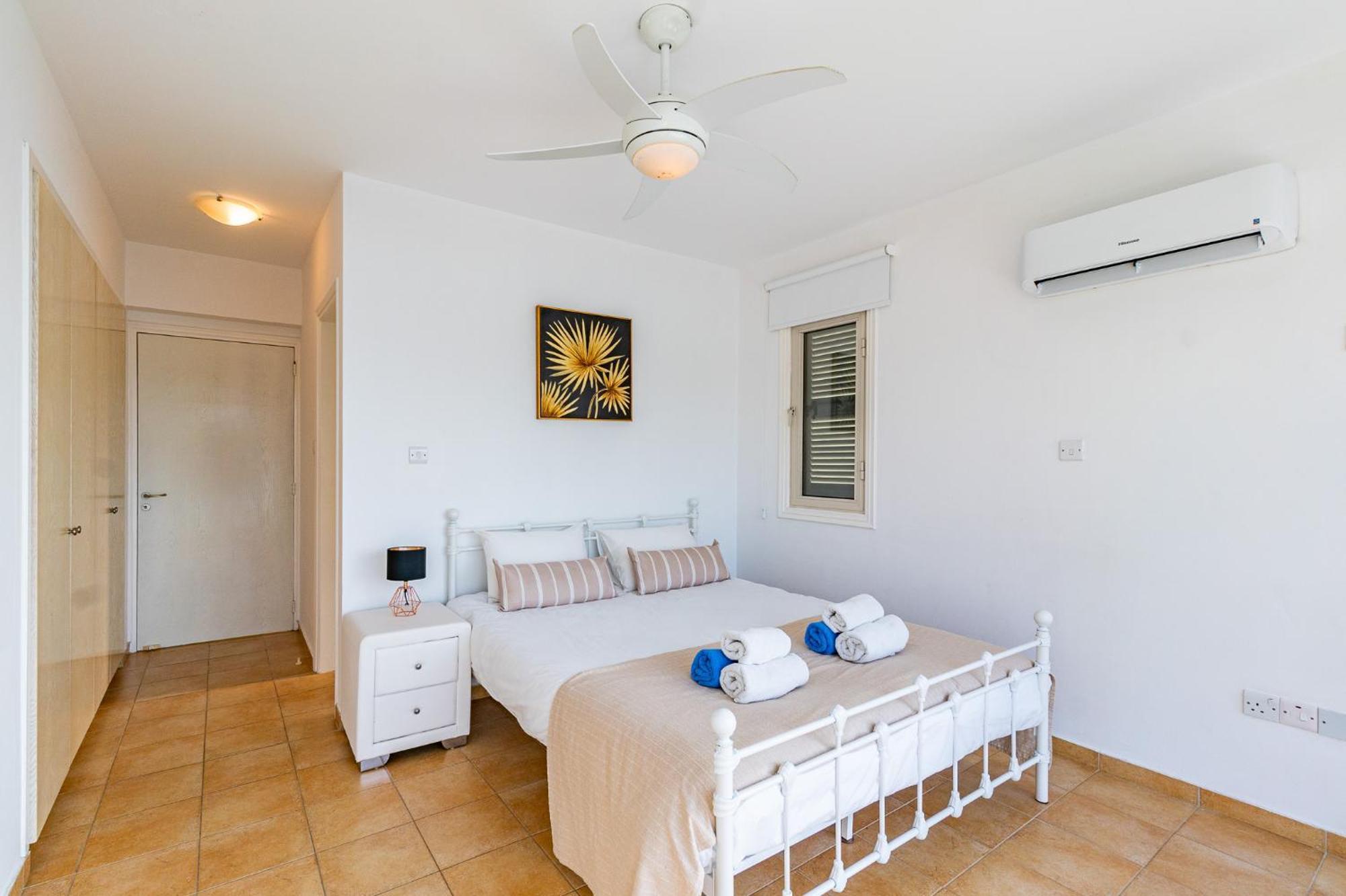 Beach Front Villa Mer Blu By Ezoria Villas Coral Bay Eksteriør billede
