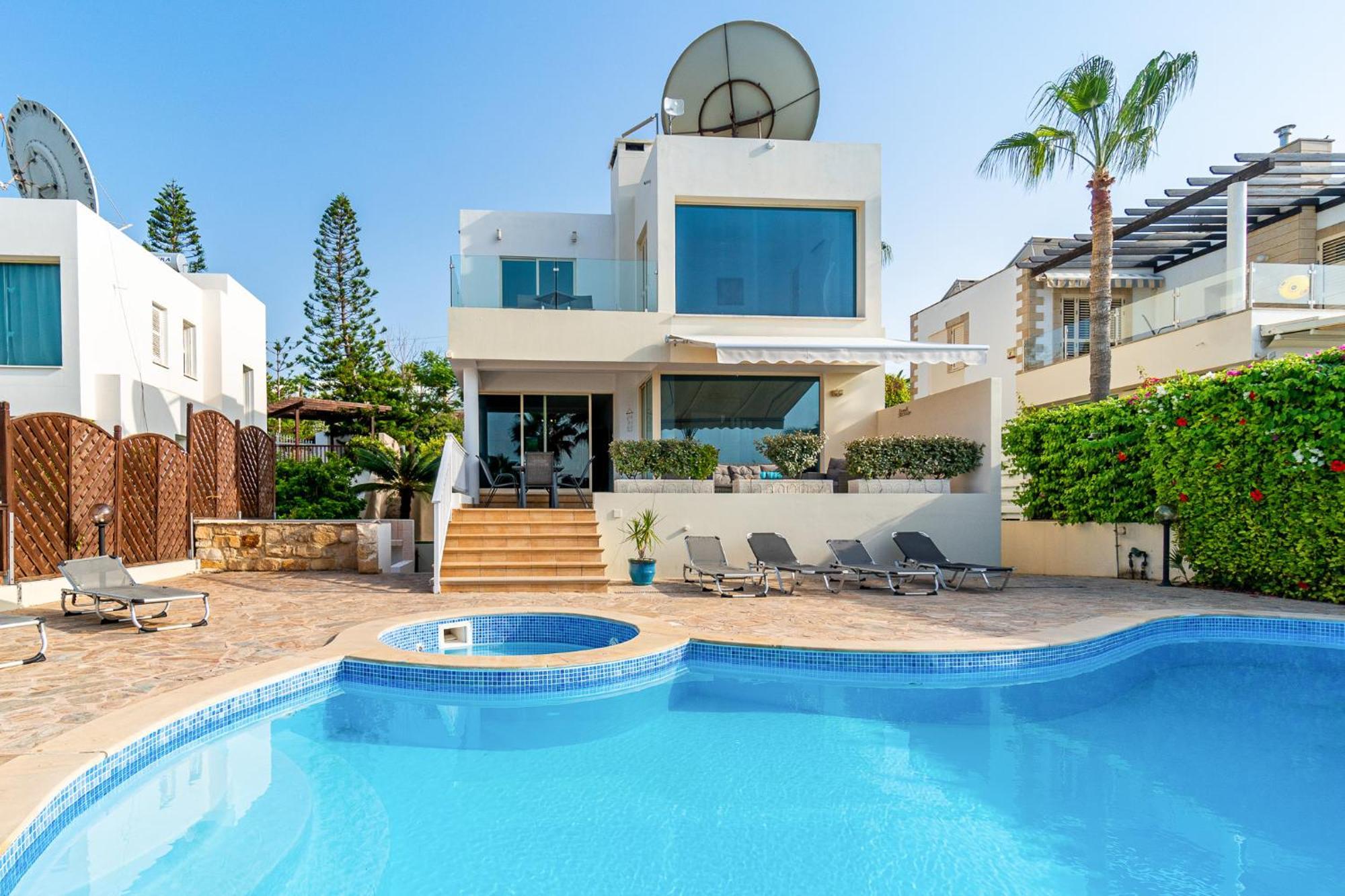 Beach Front Villa Mer Blu By Ezoria Villas Coral Bay Eksteriør billede